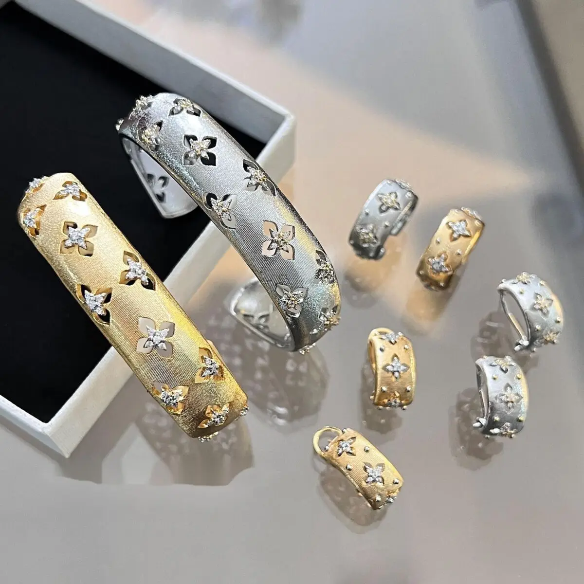 Thumbnail 3 - #38 Best Selling Gold-Plated Bracelets