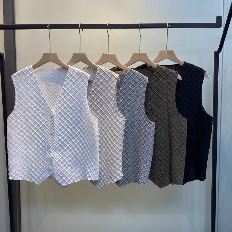 

Miyake Waffle Embroidered Vest Coat Women's 2026 New Pleated Top V-Neck Simple Loose Commuter Office Sleeveless Jacket Clothing