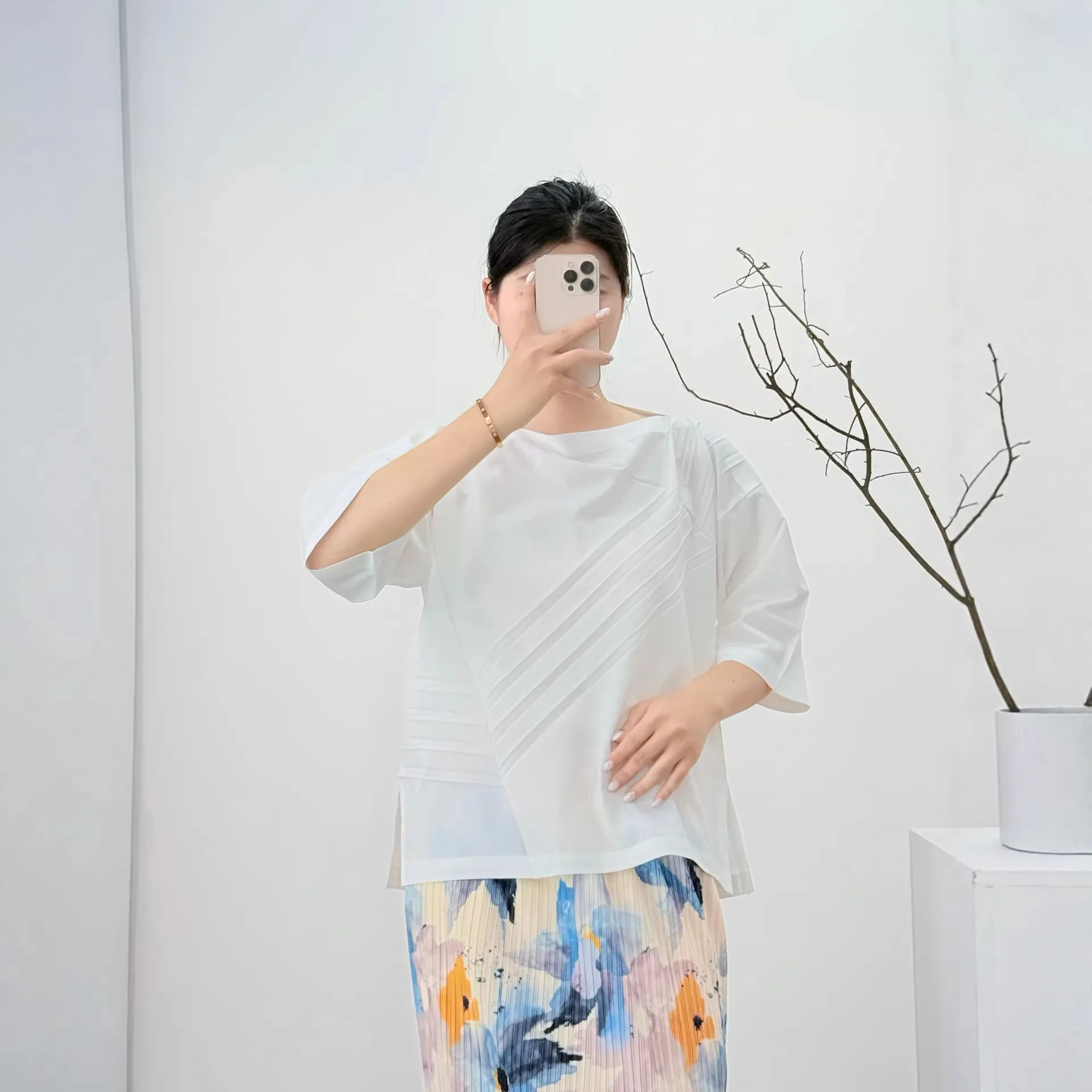 

Плиссированные женские топы Miyake: уличная мода, осень-зима 2026, новинка, блузки с воротником-стойкой и рукавами «летучая мышь», свободный пуловер, корейская футболка