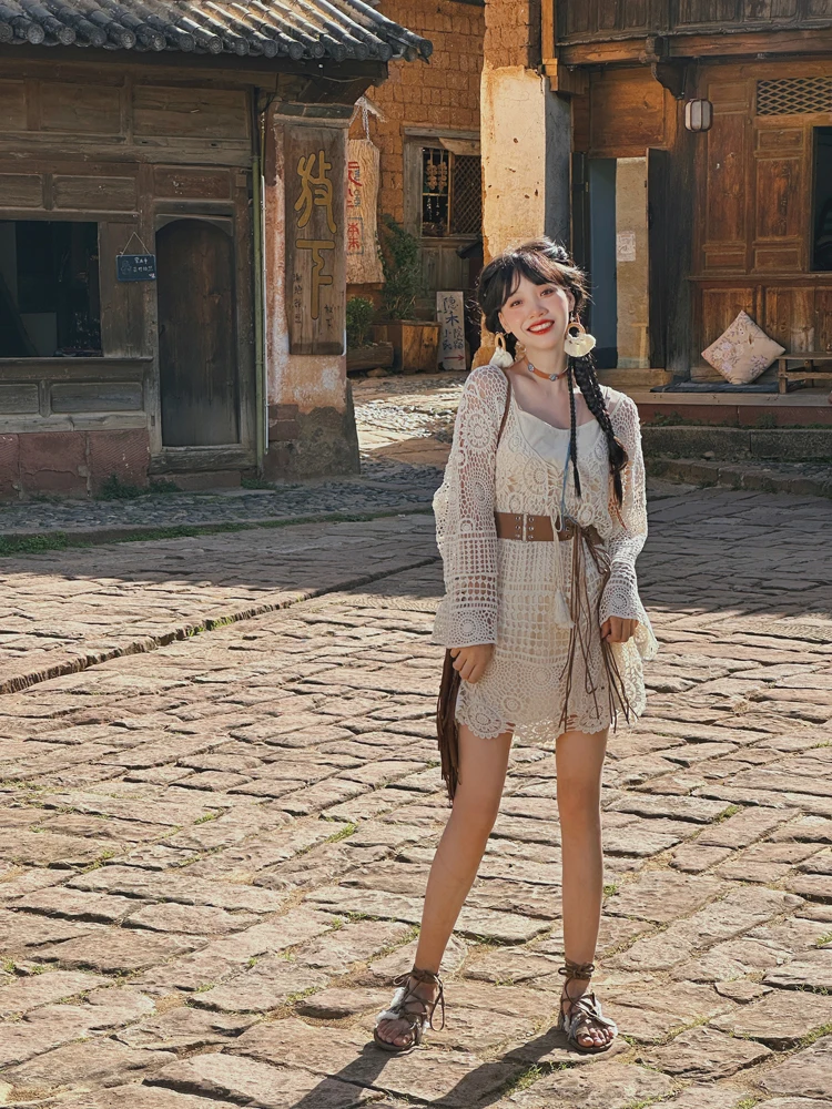 

Свободный вязаный термотоп с кружевом, длинными рукавами-колокол, вырезами и квадратным воротником, в отпускном стиле, цельный, весна-осень