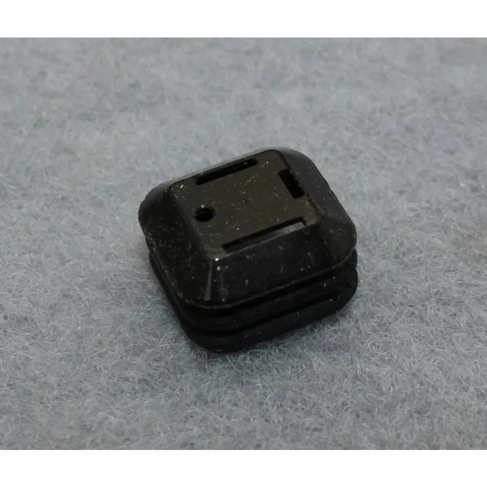 External Fuel Tank Cap Latch Clip Button Lock for Land Rover Range Rover Sport Discovery 3 4
