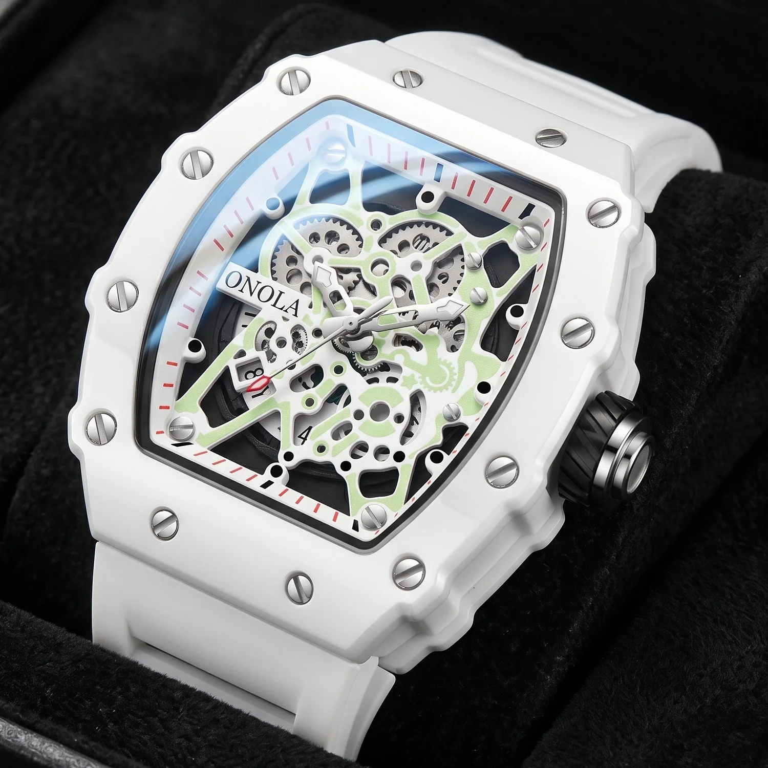 ONOLA men's quartz watch features a barrel shaped alloy case, suitable for wearing fashionable daily street watches while travel