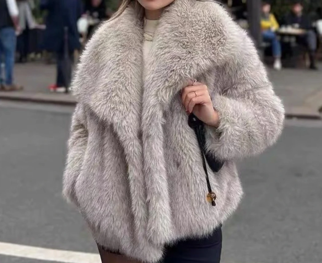 

2025 зимняя новая модная пушистая шуба с градиентом, женская уличная роскошная куртка с большим меховым воротником из искусственного лисьего меха, женские пальто