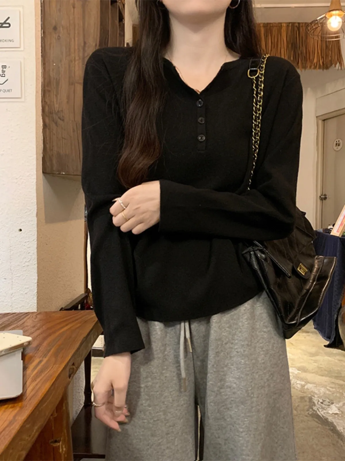Black V-Neck Knitted Long Sleeve Base Shirt T-Shirt Women's Inner Wear Autumn Large Size Fat MM High-End Short Drawstring Top