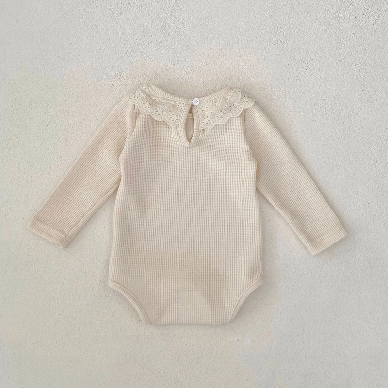 Autumn baby clothing, 0-3 year old female baby lace round collar long sleeved knitted bag fart triangle Ha Yi crawling clothes