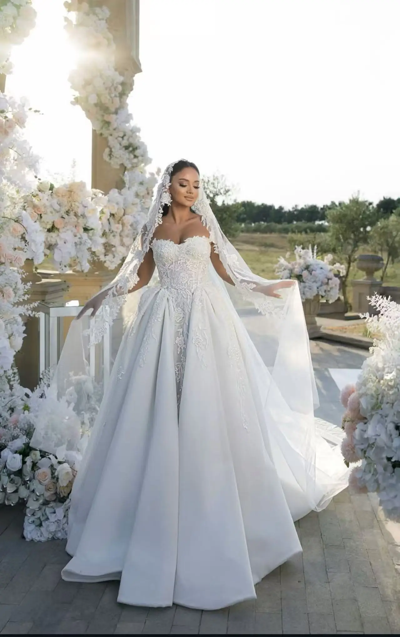 

one life Custom made Luxurious Beading Pearls Ball Gown Wedding Dress Embroidery Lace Strapless Princess Bridal Gowns vestidos