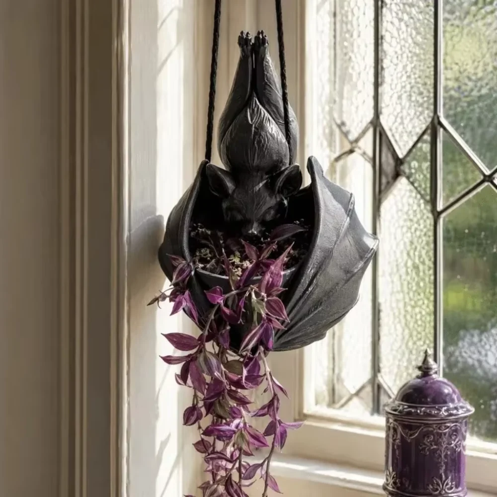 Gothic Style Bat Wing Hanging Planter, Black Plastic Succulent Pot for Garden Patio Halloween Decor