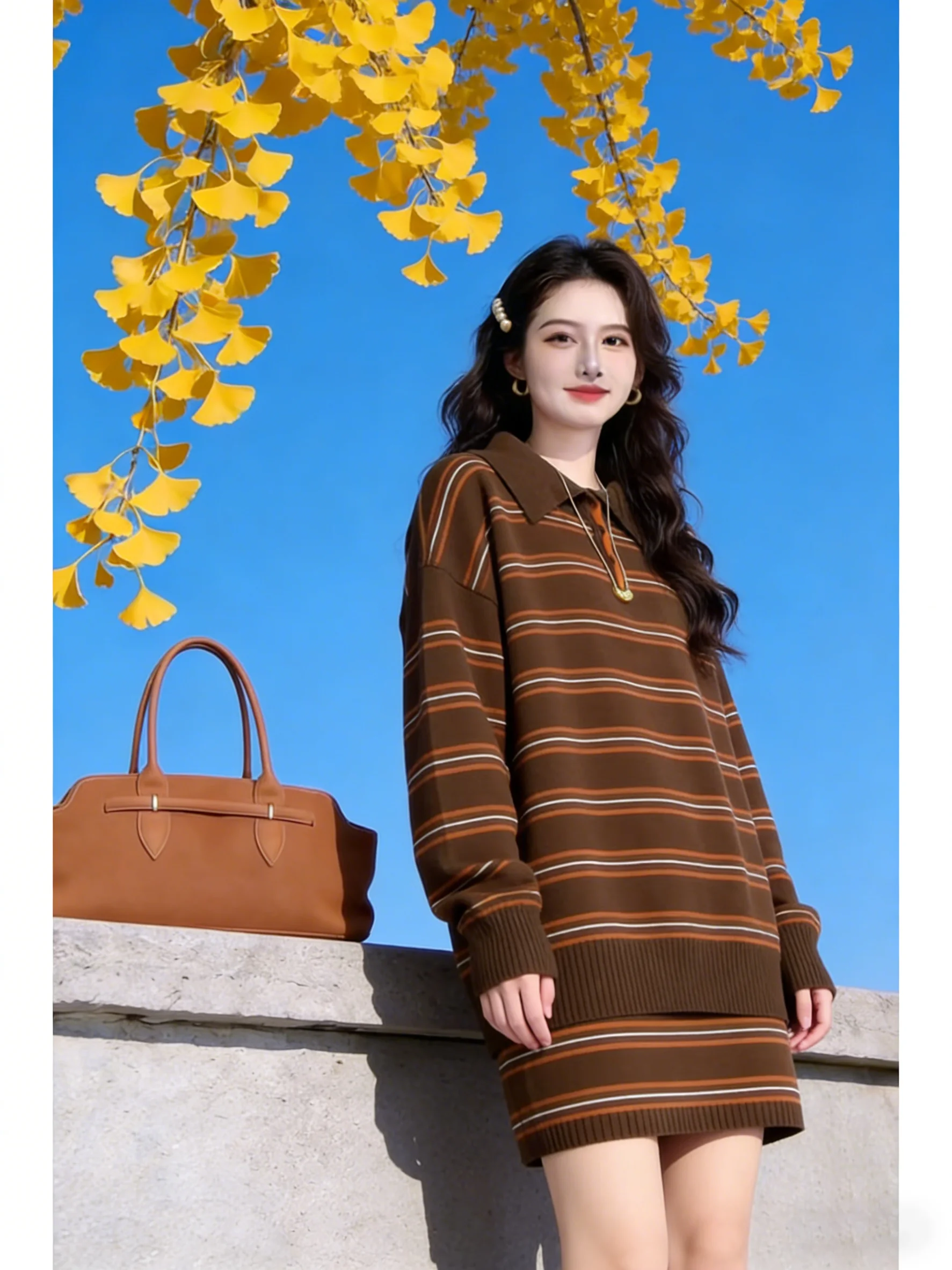 

Весенняя новинка: Модный женский комплект из мягкой трикотажной ткани в полоску с высокой талией, свободного кроя, с короткой юбкой и длинными рукавами.