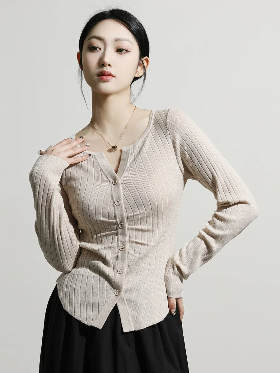 

Кардиган Mulan 2025: Новинка весенней коллекции, шелковый трикотаж, длинный, с открытыми плечами, плиссированный, V-образный вырез, уличный стиль, укороченный, приталенный крой K3277