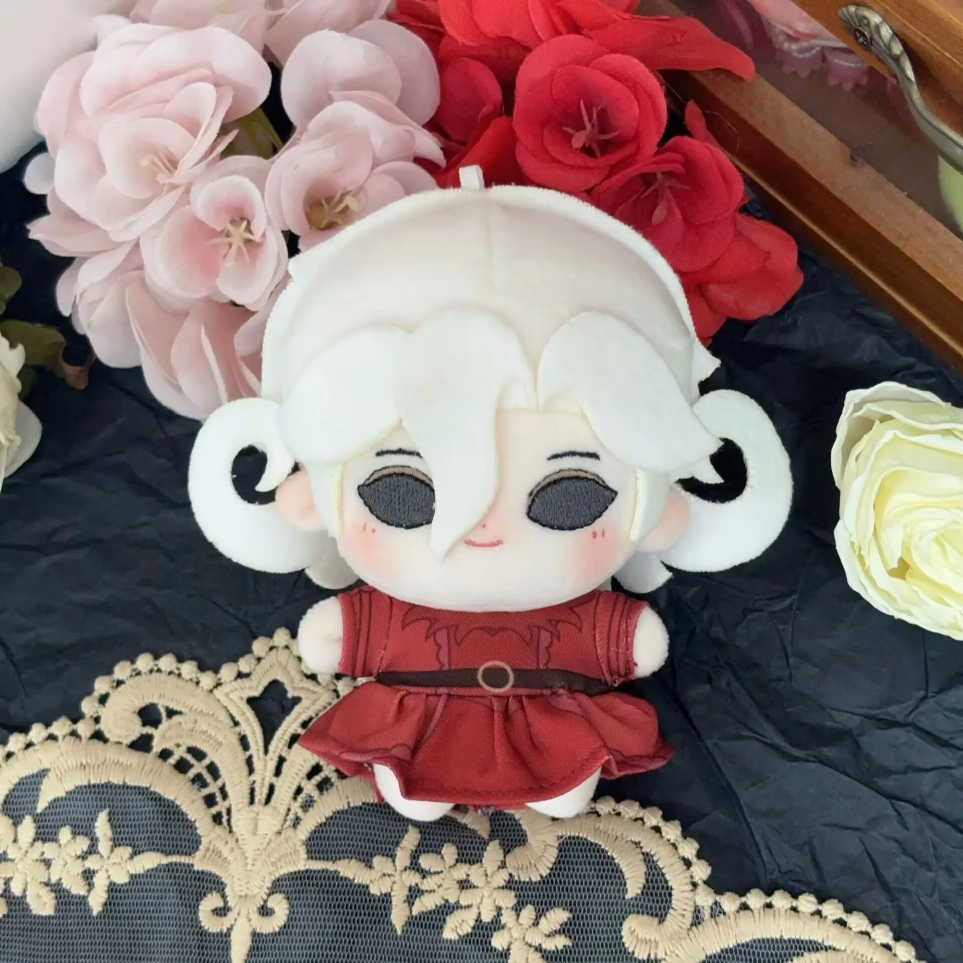 Red Lady 10 cm Baumwollpuppe „Identity V“ Serie Mary Fleur Puppe Geschenkanhänger, abnehmbare Kleidung