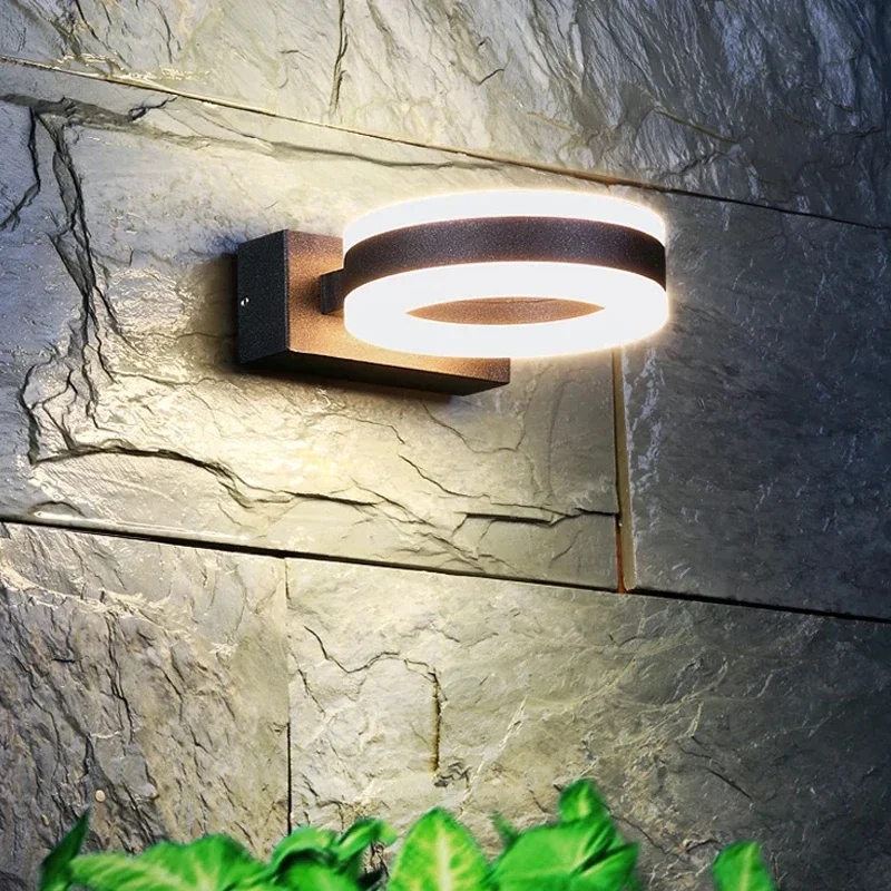 Modern Waterproof LED Outdoor Wall Light Simple Garden Balcony Garden Light with Solar Power Supply
