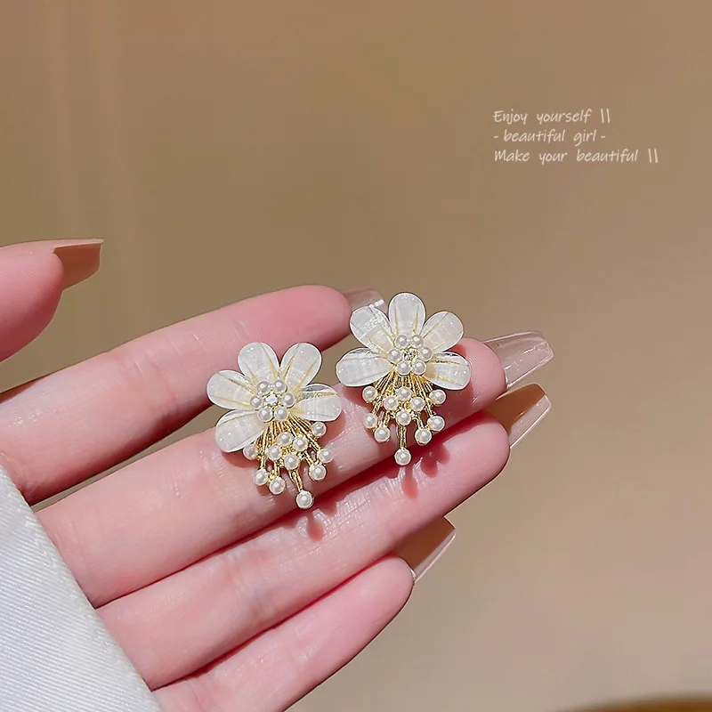 

Light Luxury Pearl Flower Earring For Women Lady Vintage Acrylic Petal Plant Tassel Earrings Office Party Banquet Jewelry Gifts