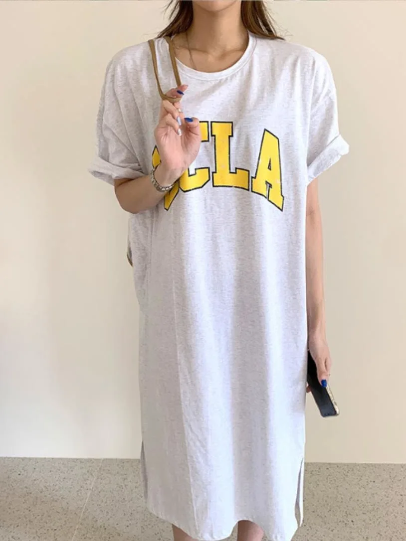 Vestido Cseta Informal y Cómodo con Bloques de Color, Estampado de Letras, Cuello Redondo, Abertura Lateral, Estilo Sudade...