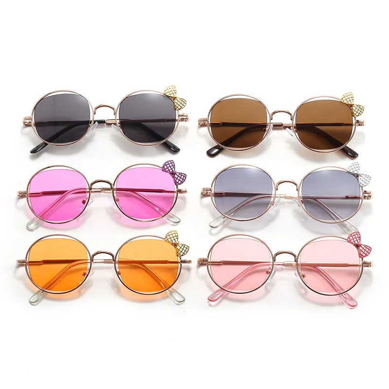 2025 UV400 Kindersonnenbrille mit ausgehöhltem Sonnenschutz und vielseitigem Metall, modische und vielseitige Babybrille