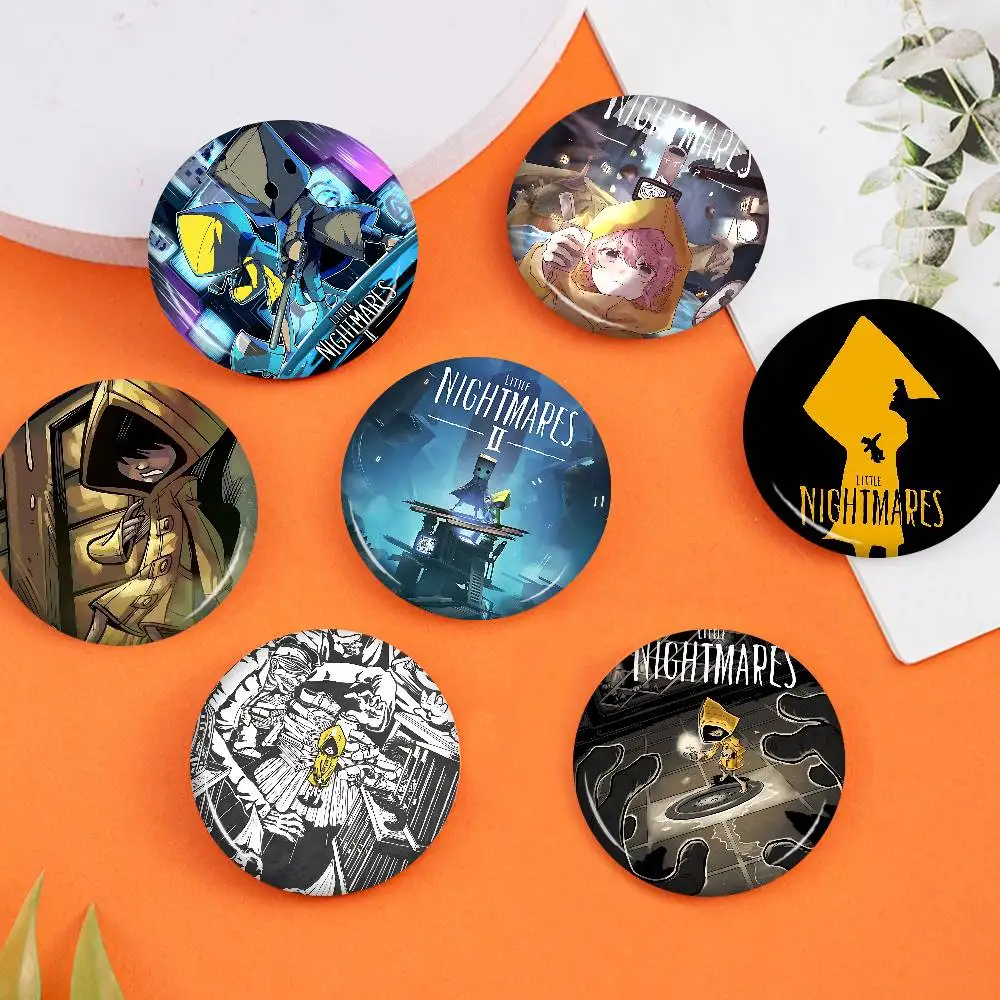 لعبة L-Little Nightmares 58 مللي متر بروش مصنوع يدويًا شارة كرتونية كوسبلاي على ظهره مجوهرات اكسسوارات هدايا