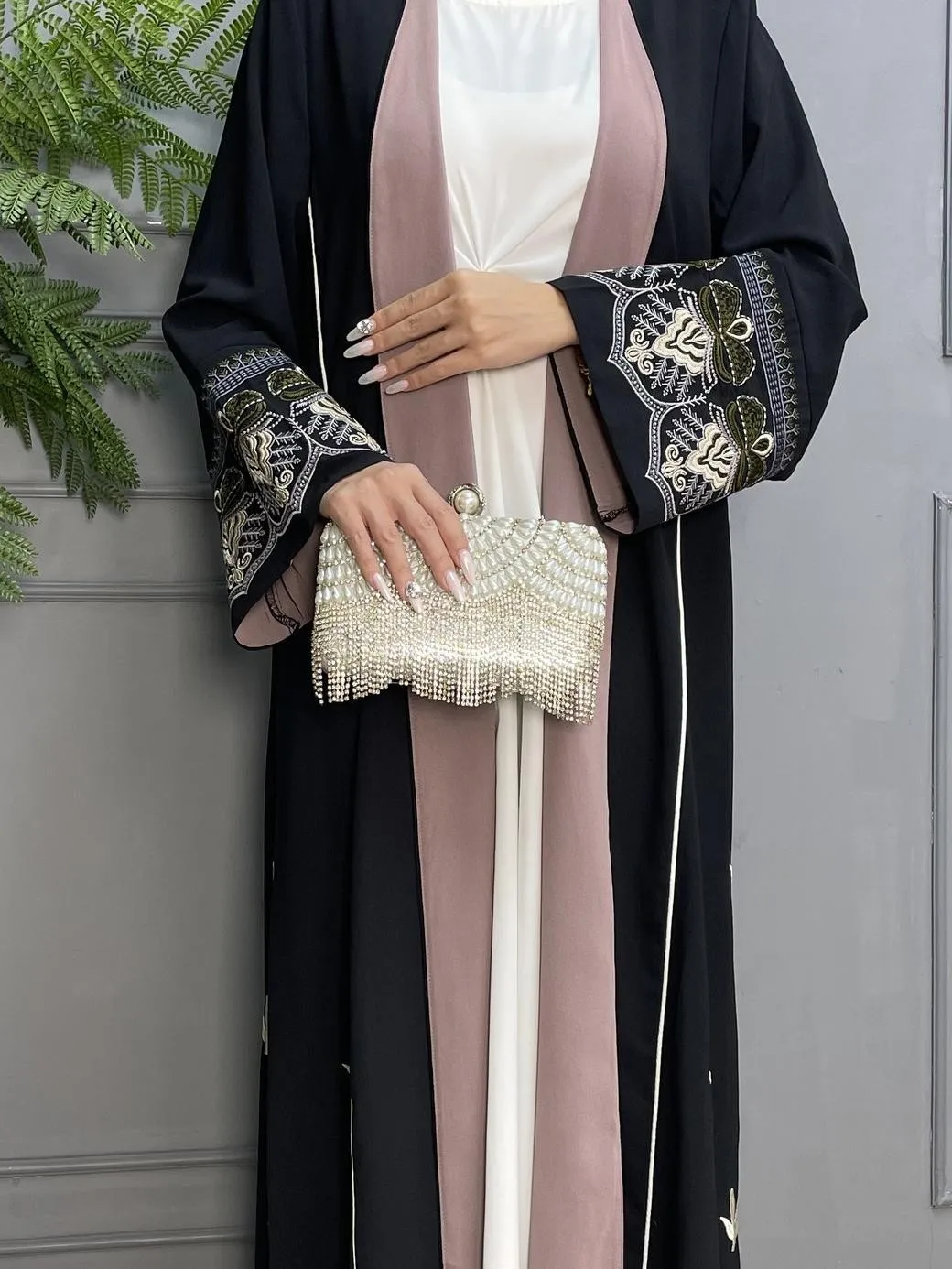 

Muslim Women's Black Abaya Embroidered Sleeves Loose Fit, Modest Long Robe Elegant Design for Stylish Middle Eastern Fashion