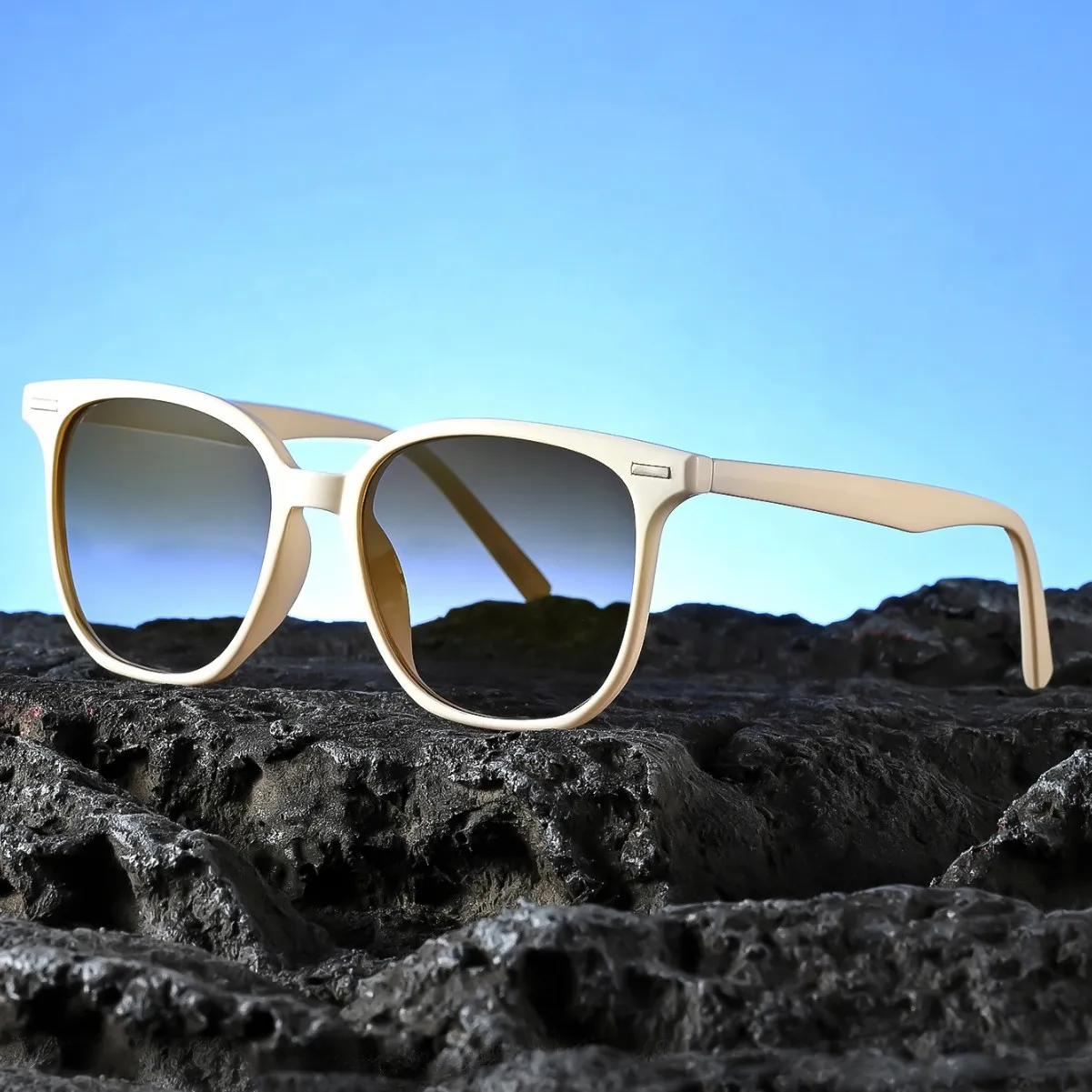 

Sunglasses Men Sunglasses for Women Vintage Hip-hop Punk Style Sunglasses, Suitable for Mountaineering, Tourism, and Beach Use