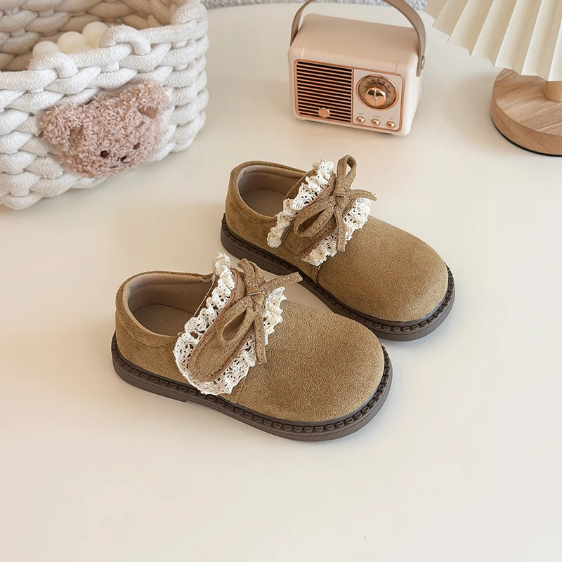 Sepatu Kulit Anak Kecil Usia 1-12 Tahun Warna Beige dengan Pita Renda Sepatu Jalan Anak Perempuan Empat Musim Warna Khaki Tua Lembut Sepatu Anak Tunggal