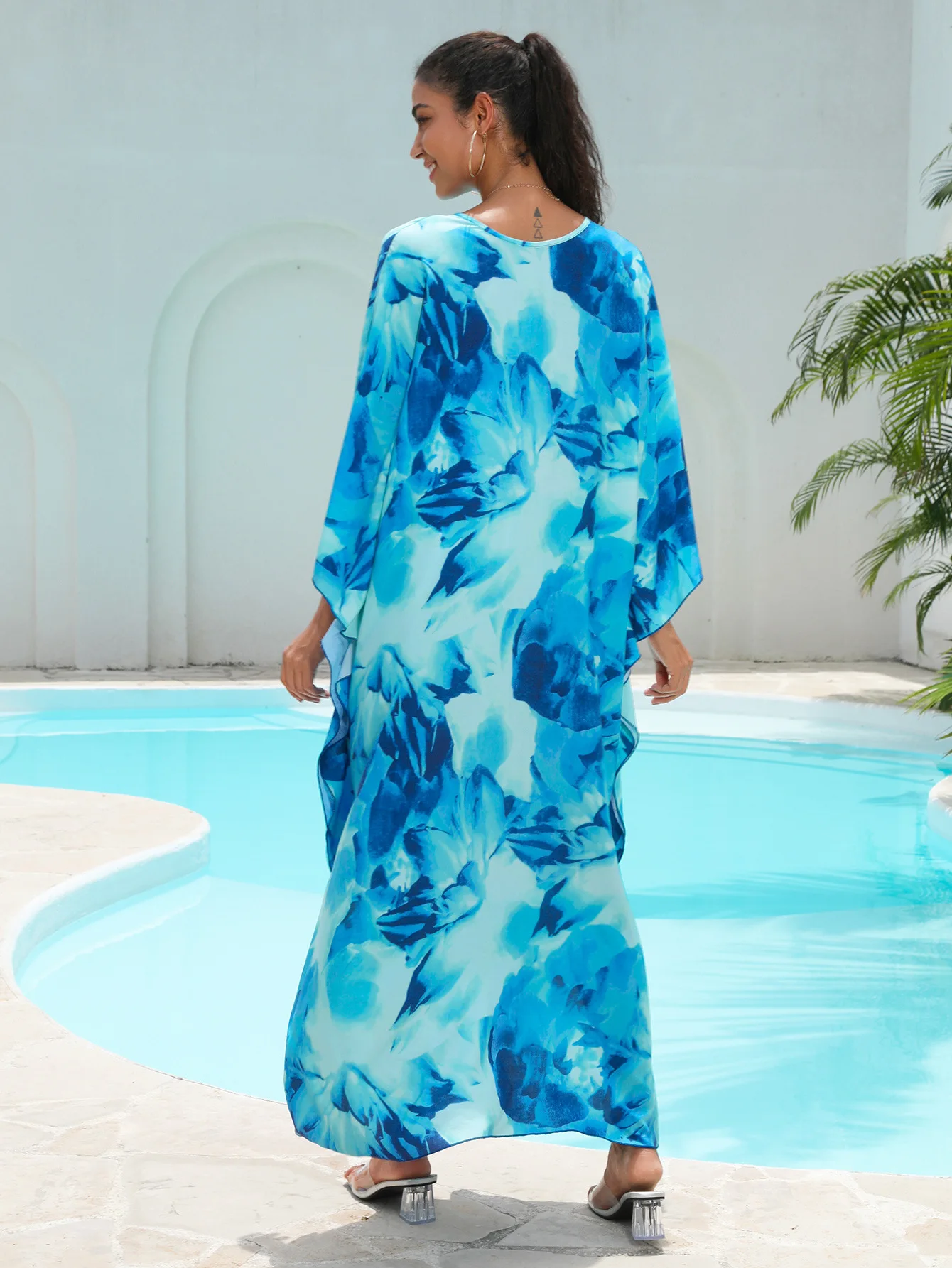 Beach Dresses Blue Tie Dye Printed Plus Size Caftans for Women V Neck Woven Swimsuit Cover Ups Moo Moos Holiday Beachwear