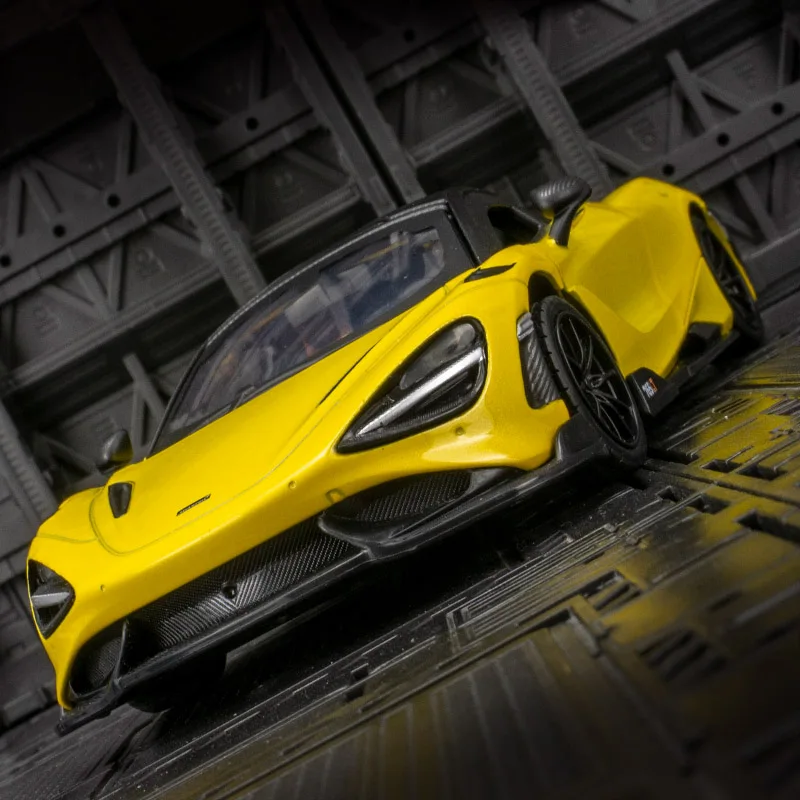 Les portes de modèle de voiture en alliage CCA 1:24 Mclaren 765LT peuvent ouvrir des fonctions sonores et d'éclairage adaptées à la collection