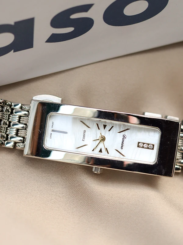 Retro rectangular gold women's watch light luxury high-end fashionable and versatile steel strap women's watch, clock accessory.
