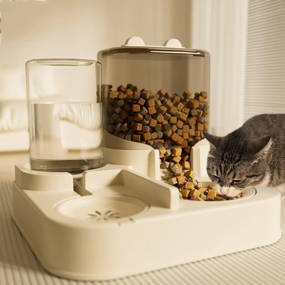 พร้อมชามอาหาร Cat เครื่องป้อนอัตโนมัติ เครื่องจ่ายน้ําสุนัขความจุขนาดใหญ่อัตโนมัติ เครื่องจ่ายอาหารสัตว์เลี้ยงแบบแห้งเปียกแยก