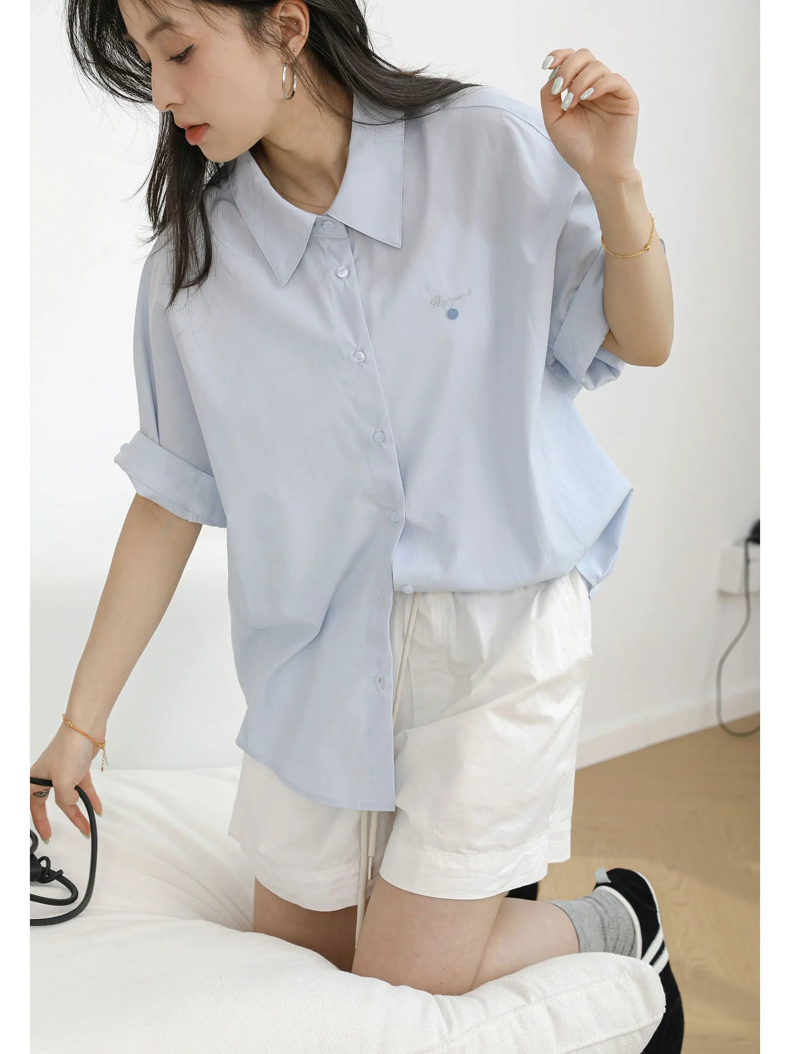 

Sanmu Social 2026 Summer New Loose Fit Silk Cotton Embroidered Short Sleeve Shirt Simple Turn-down Collar Top for Women
