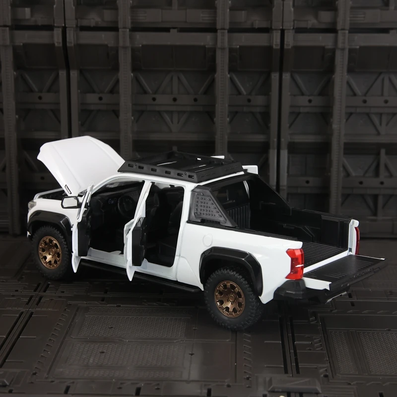 

1:24 Toyota City Edition Alloy Pickup Off road Vehicle Model Car Door Can Open has simulated sound and lighting functions