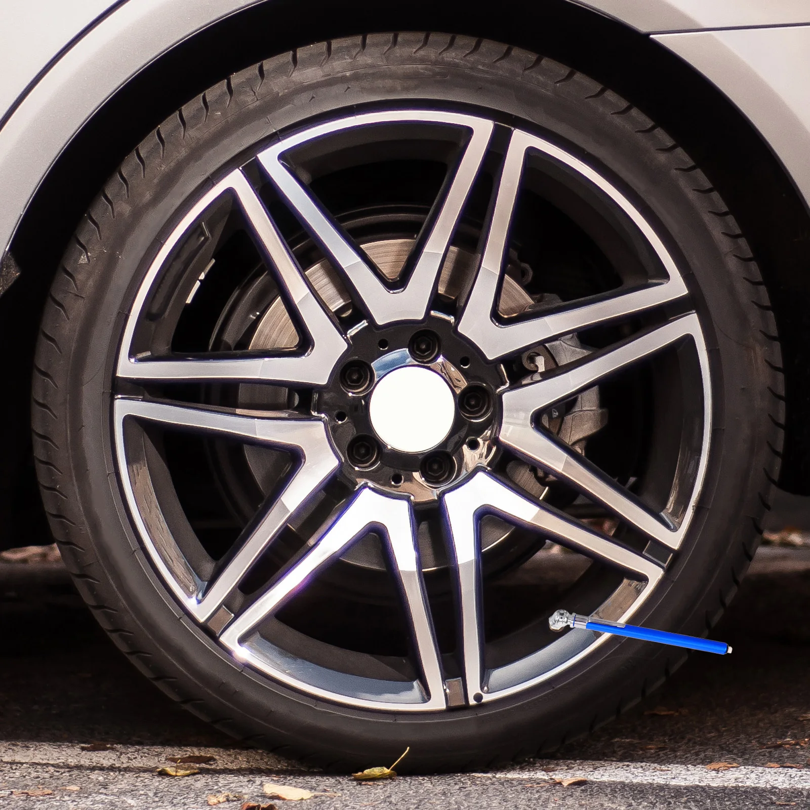 Рисунок 4 - Мини-манометр в шинах