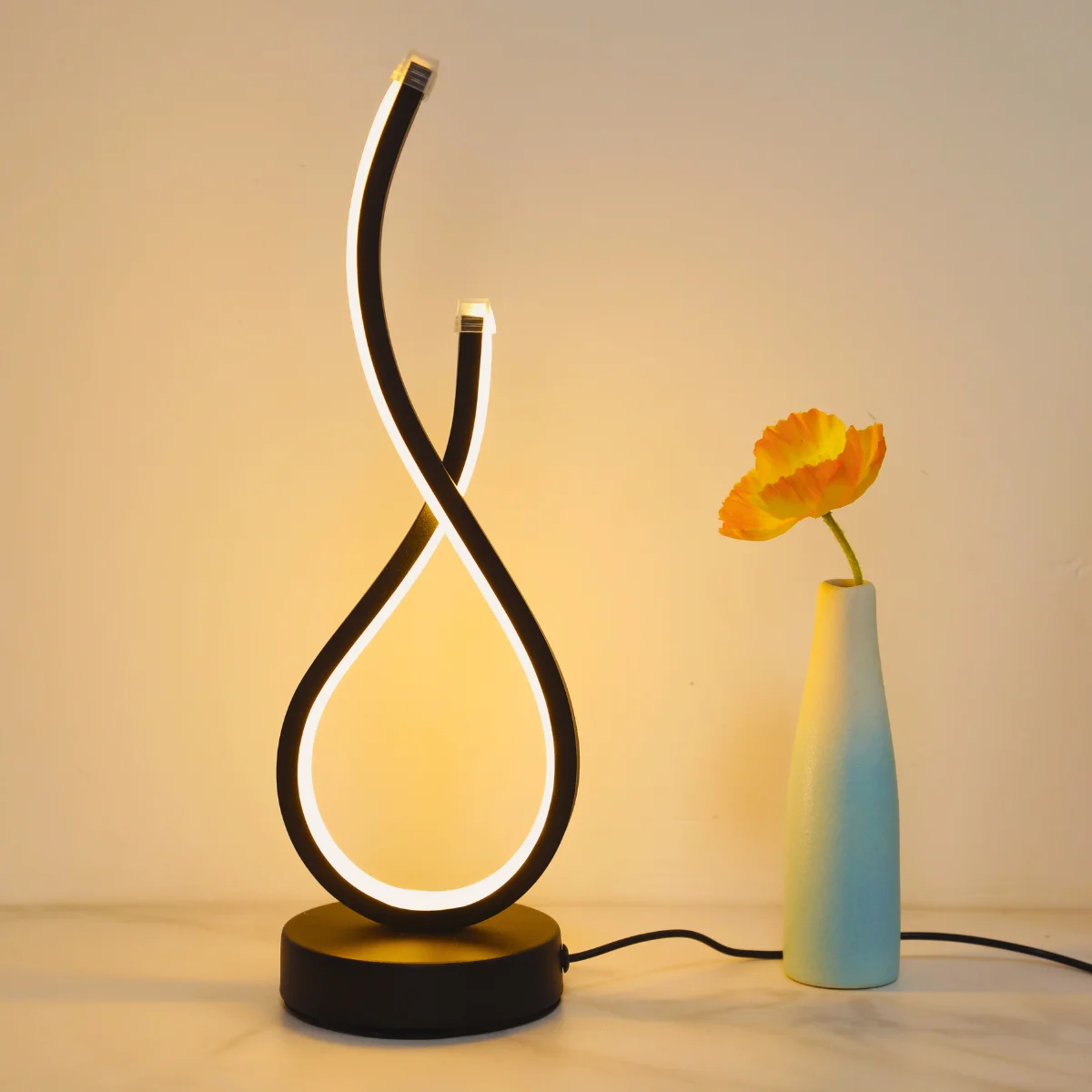 Lámpara de mesa LED de estilo moderno con atenuación de tres colores y fuente de alimentación USB: la opción perfecta para la decoración del hogar