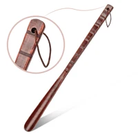 Nuevo Calzador de madera con mango largo, calzador de haya con correa de cuero, elevador de zapatos Flexible, cuernos de zapatos de madera Extra largos y cómodos