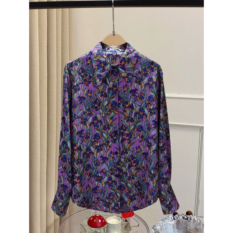 

Дизайн рубашки с ощущением возраста. Рубашка с длинными рукавами и принтом во французском стиле ретро. Ранняя весна.