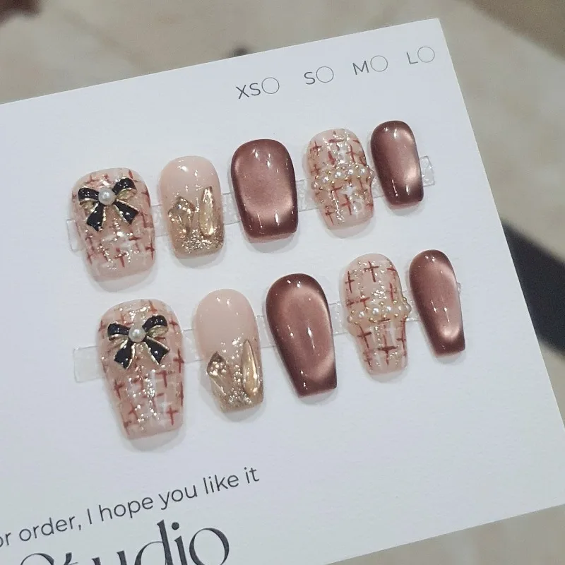 10pcs Handmade Nails Cat Eye Sparkling Butterfly Checker-Style Medium-Length T-Shirt Press-On Nails Perfect for Gifting To Girls