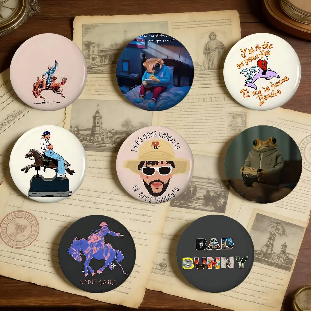 Bad B-BunnyS DTMF Abzeichen, Anstecknadeln aus Weißblech, runde Brosche für Umhängetaschen-Accessoires, Souvenir-Geschenke