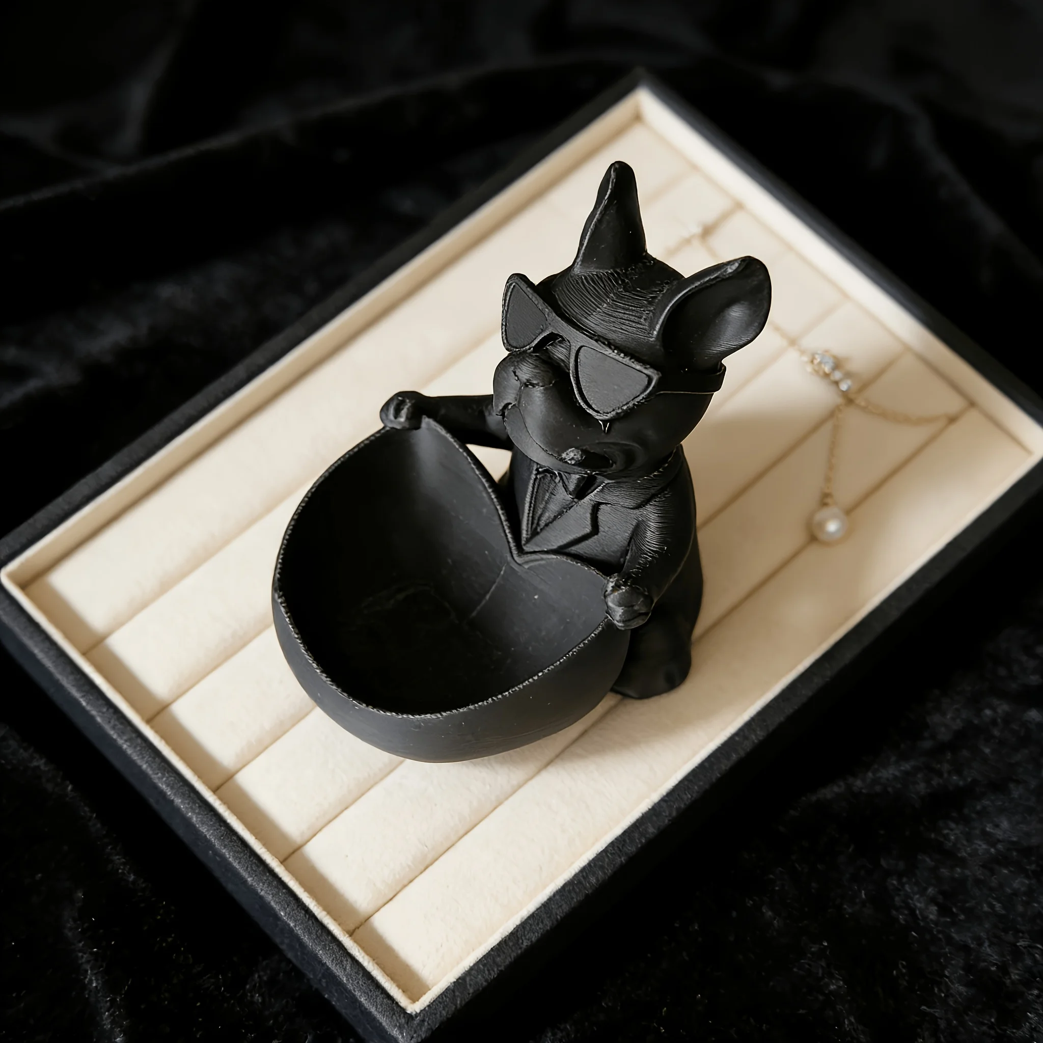1 Piece 3D Printed French Bulldog Pen Holder, Trendy Sunglasses Dog Desktop Storage Bowl, Non-Slip Storage Box for Keys, Coins, Earrings, and Rings, Cute Pet-Style Home Office Decoration, Great Gift Item