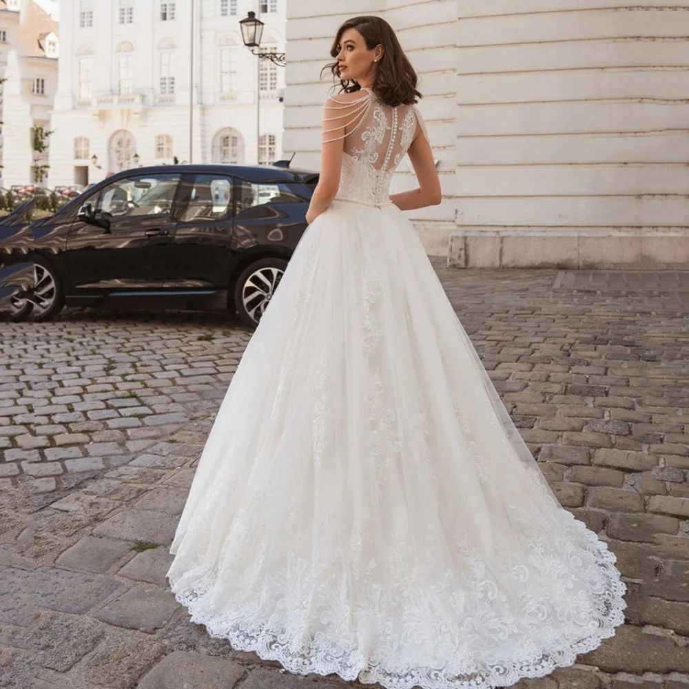 Robe de mariée perlée avec licou romantique, appliques en dentelle, robe de fibrients, ligne A, train de balayage, tension icide au dos, robe éducative