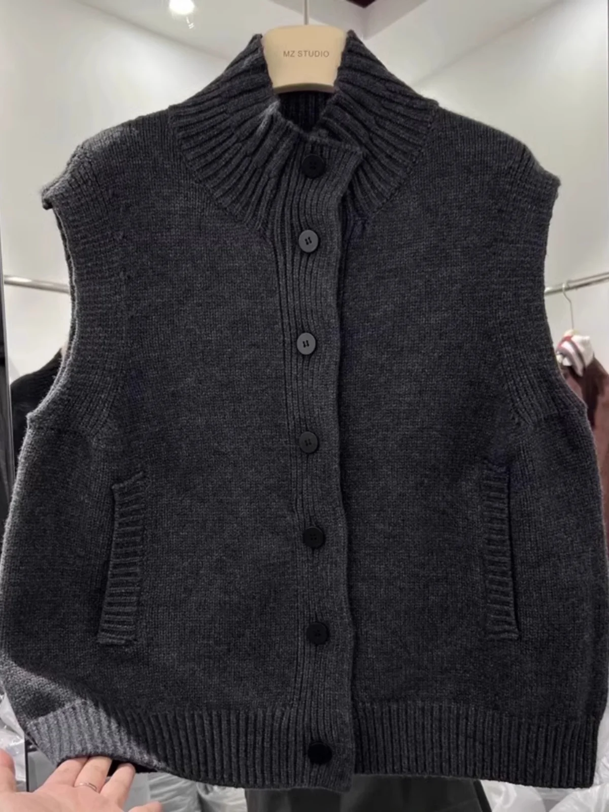 

Мужской вязаный жилет большого размера с воротником-стойкой на одной пуговице, осенне-зимний, модный, для многослойных образов