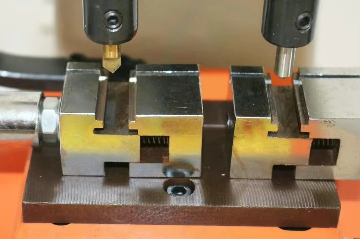 Newest  Cutting Key Machine Duplicating Machine With Full Set