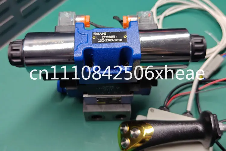 Tractor main lift electronic control distributor hydraulic electronic control valve strong lift strong drop float