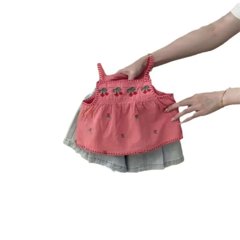 

Модная детская одежда из 2 предметов на день рождения, комплект летней одежды для маленьких девочек 2025 года, рубашки с вышивкой вишни + джинсовые шорты