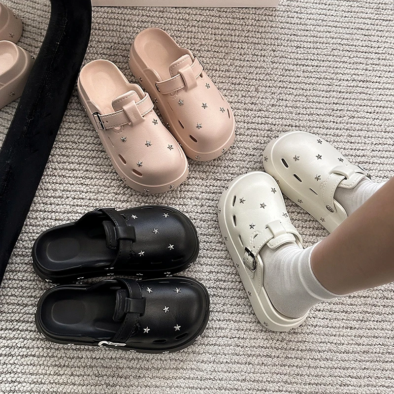 Sommerliche Damen-Plateau-Mules mit Sternen-Nieten und geschlossener Zehenpartie – Rutschfeste Freizeitschuhe für den Innen- und Außenbereich, Alltag, Strand und Urlaub – Detail 3