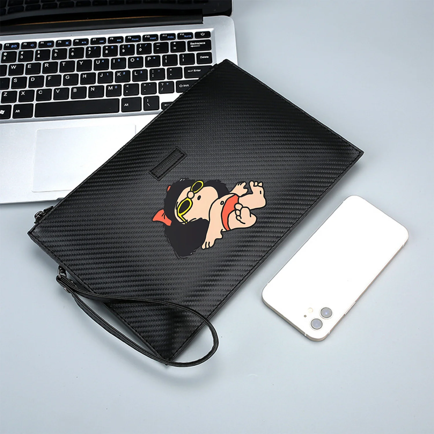 فتاة في ملابس السباحة، النظارات الشمسية، حقيبة يد رجالية PU أنيقة ومطبوعة مريحة، عصرية وعملية للحمل اليومي #3