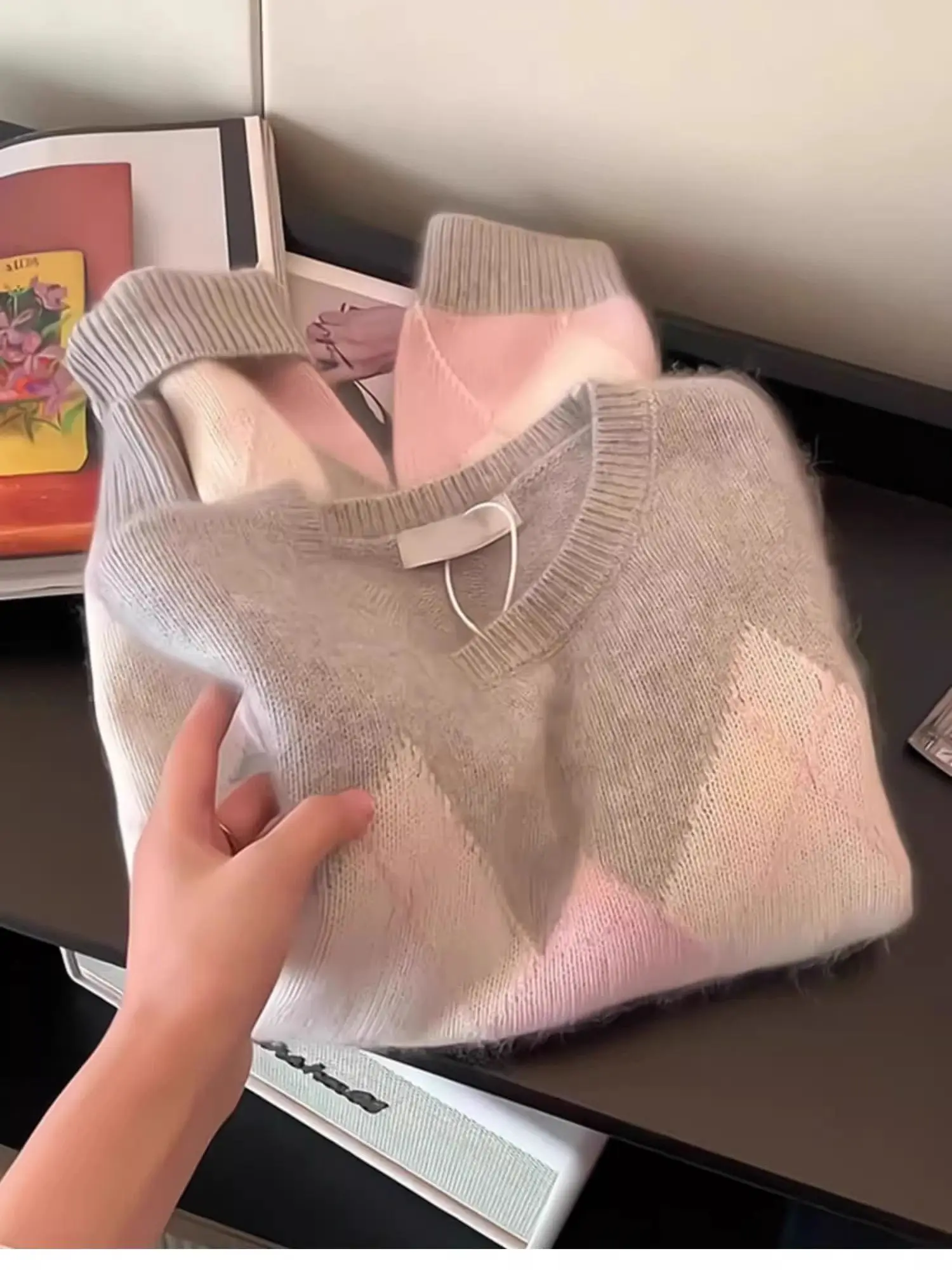 

Очень большой вязаный свитер с розовыми бриллиантами, высокое качество, свободный крой, круглый вырез, весна-осень, в стиле колледж, трикотаж.