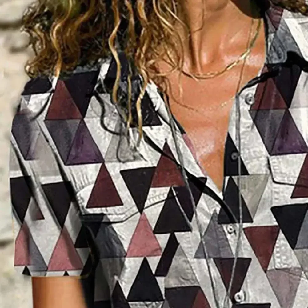 Elegancka koszula damska w stylu boho z kwiatowym nadrukiem, kołnierzykiem i modnym wzorem hawajskim, codzienna koszula damska do noszenia na co dzień.