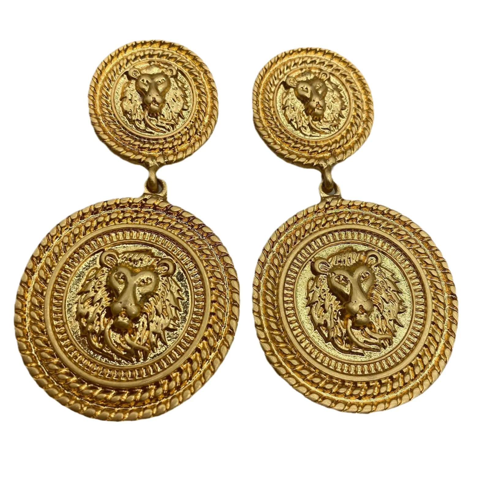 تشينغداو-أقراط رأس الأسد الملك العتيقة في العصور الوسطى ، إبرة ذهبية من الفضة ، مشابك أذن سائدة ، دافئة ، محفورة ، غربية