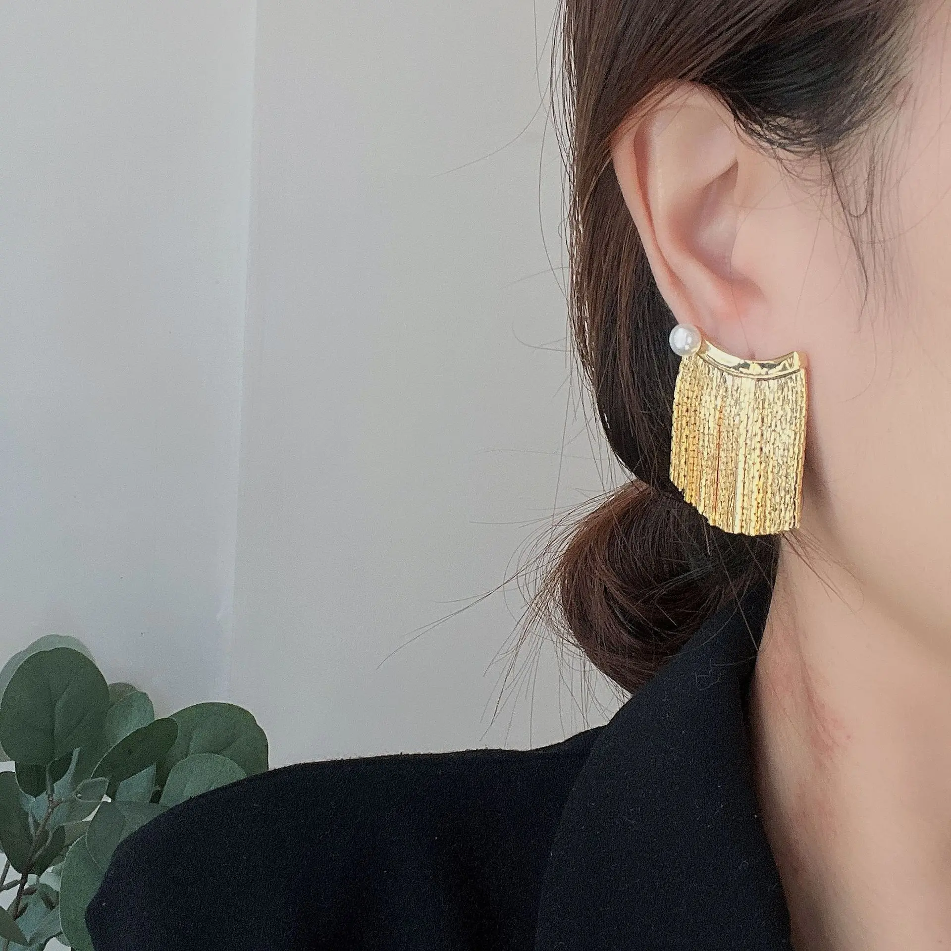 

European and American Exaggerated Style Gold Tassel Earrings New Fashion Retro Female Jewelry