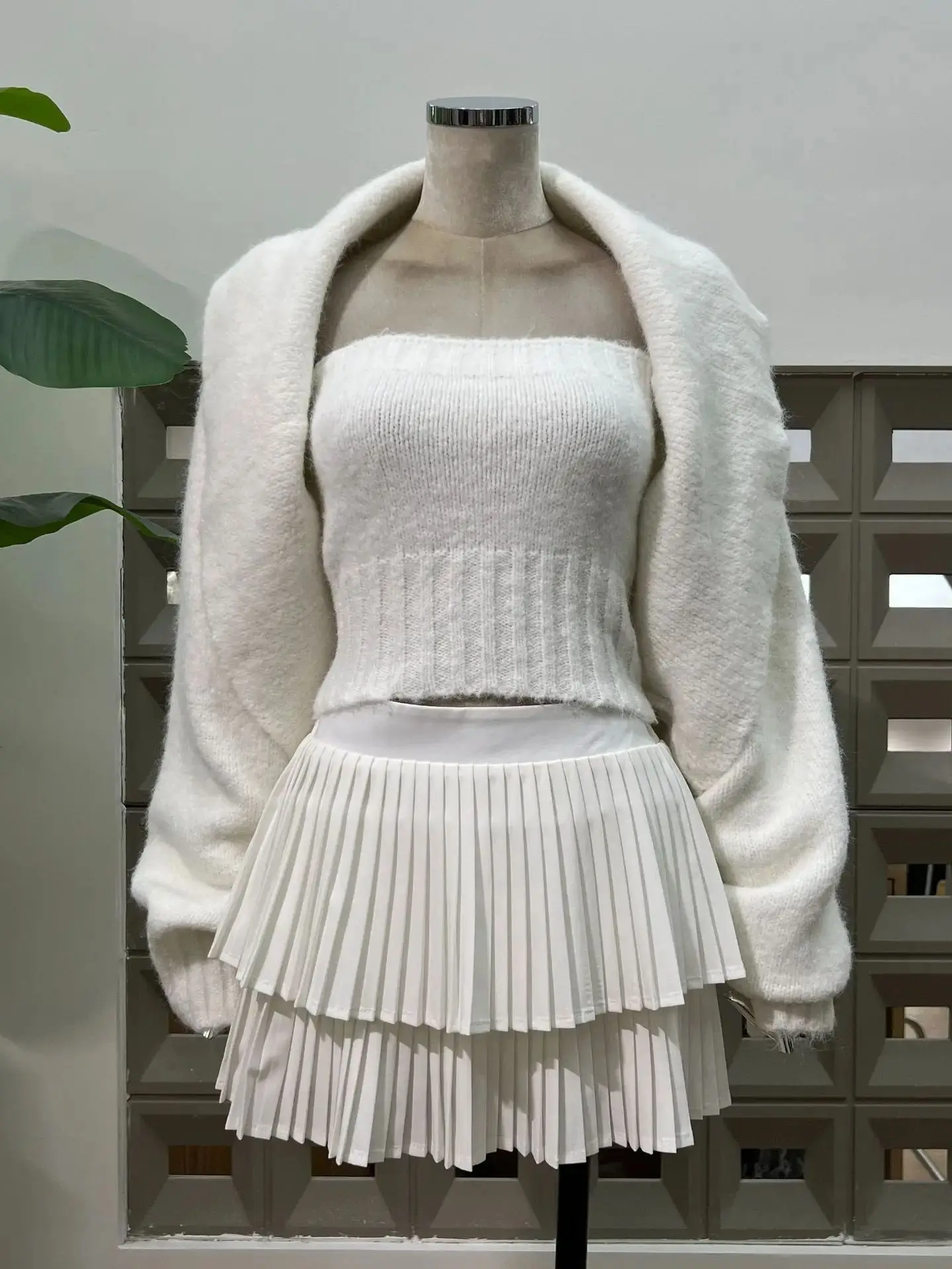 

Autumn New Knitted Strapless Corset Top Batwing Sleeve Cardigan Women Set Ruffle Layered Skirt Elegant Unique Fashion Party Gown