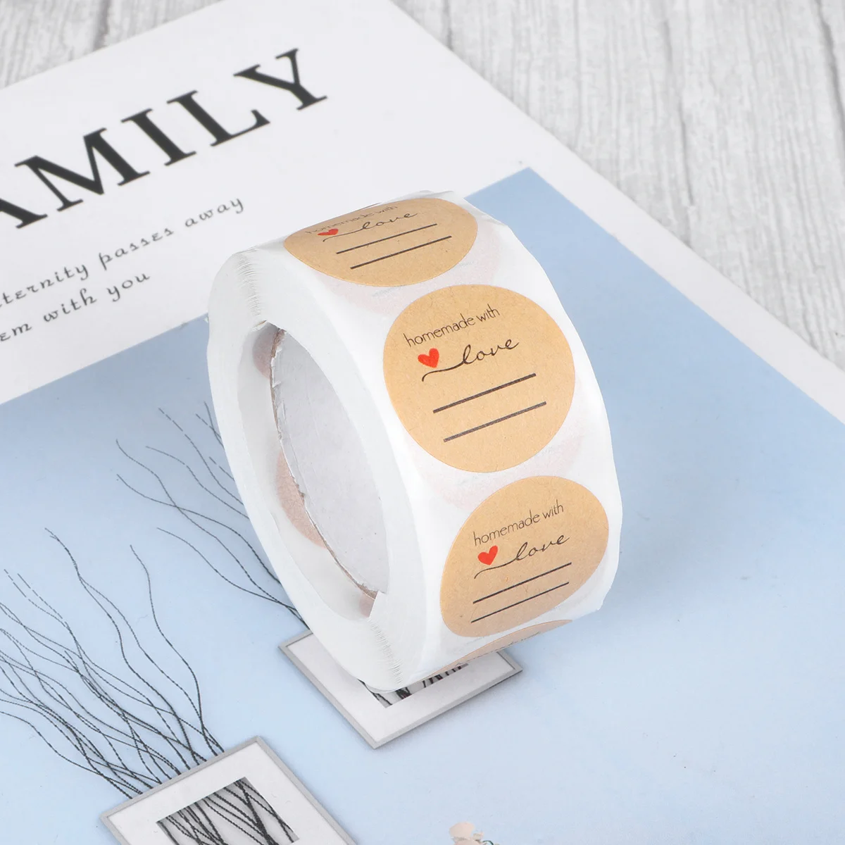 

Round Love Themed Candy Bag Stickers Handmade Design Baking Packaging Label Roll For Cookies Treats Gift Boxes Decorative