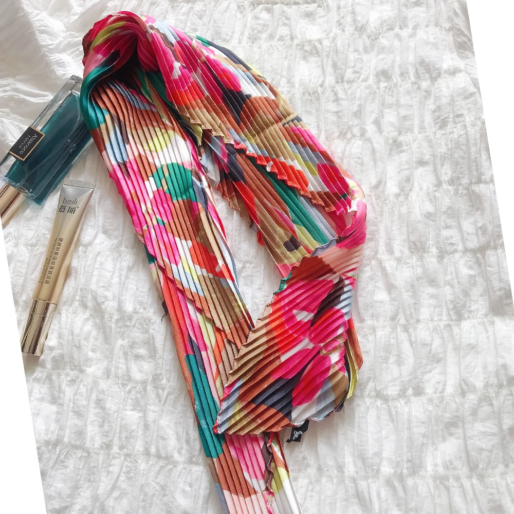 

Fashion Bright Color Paisley Printing Imitation Silk Scarves For Women Pleated Silk Scarf Ladies Thin Summer Women Neck Scarfs