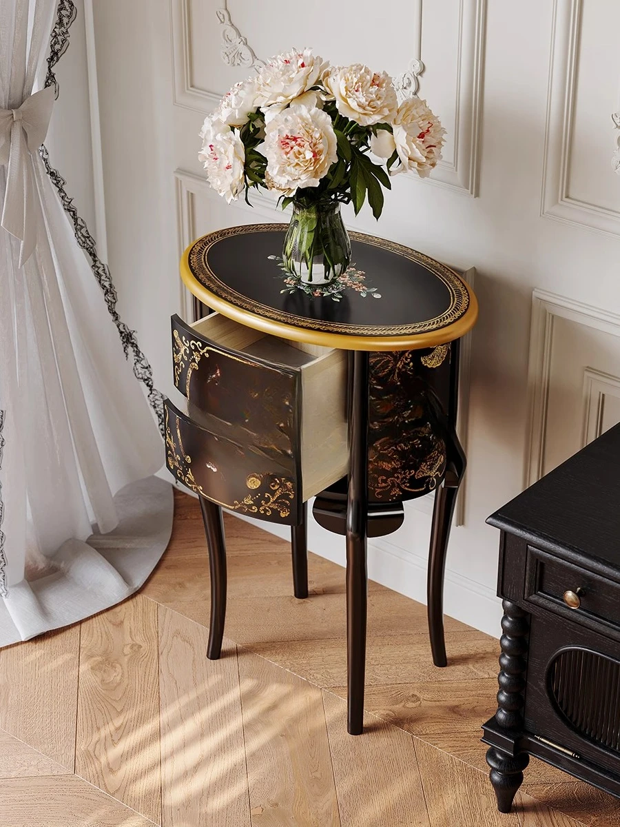 Lato pochi divani retrò da soggiorno americani dipinti a mano, piccoli angoli